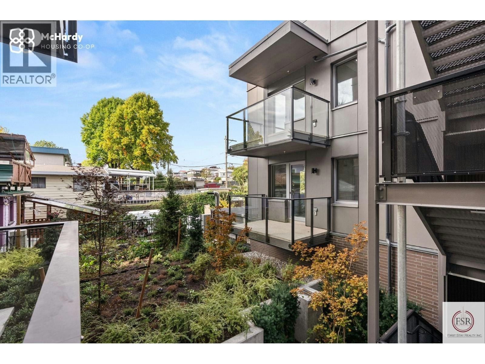 5085 Mchardy Street, Vancouver, BC, V5R 0L7 - 9