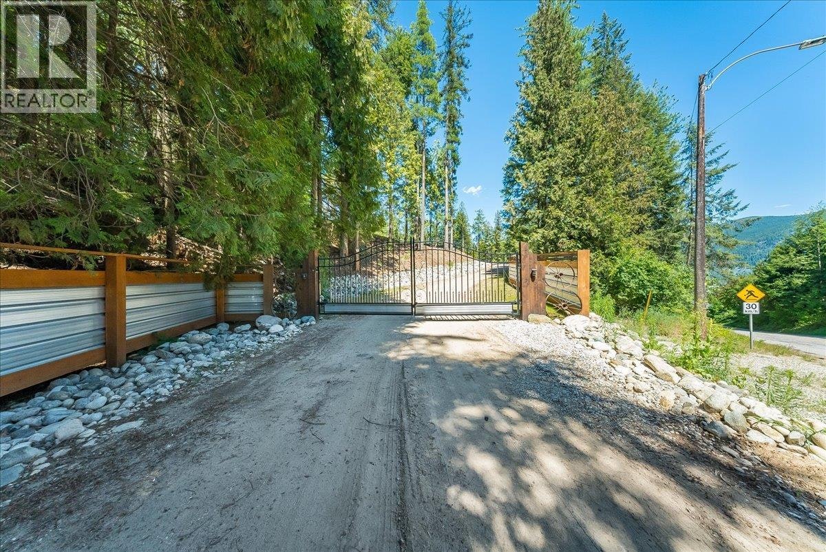1110 23rd Street, Castlegar, BC, V1N 3A6 - 11