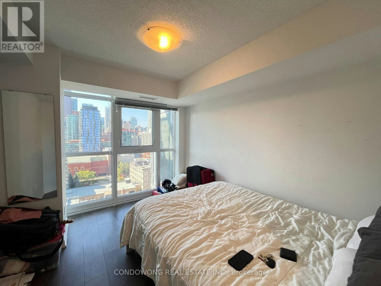 1910-400 Adelaide Street E, Toronto, ON, M5A 4S3 - 4