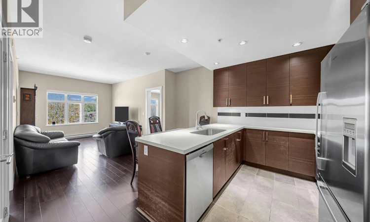 301-4710 Hastings Street