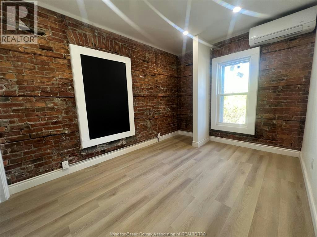 LOWER-429 Wyandotte, Windsor, ON, N9A 5X5 - 2