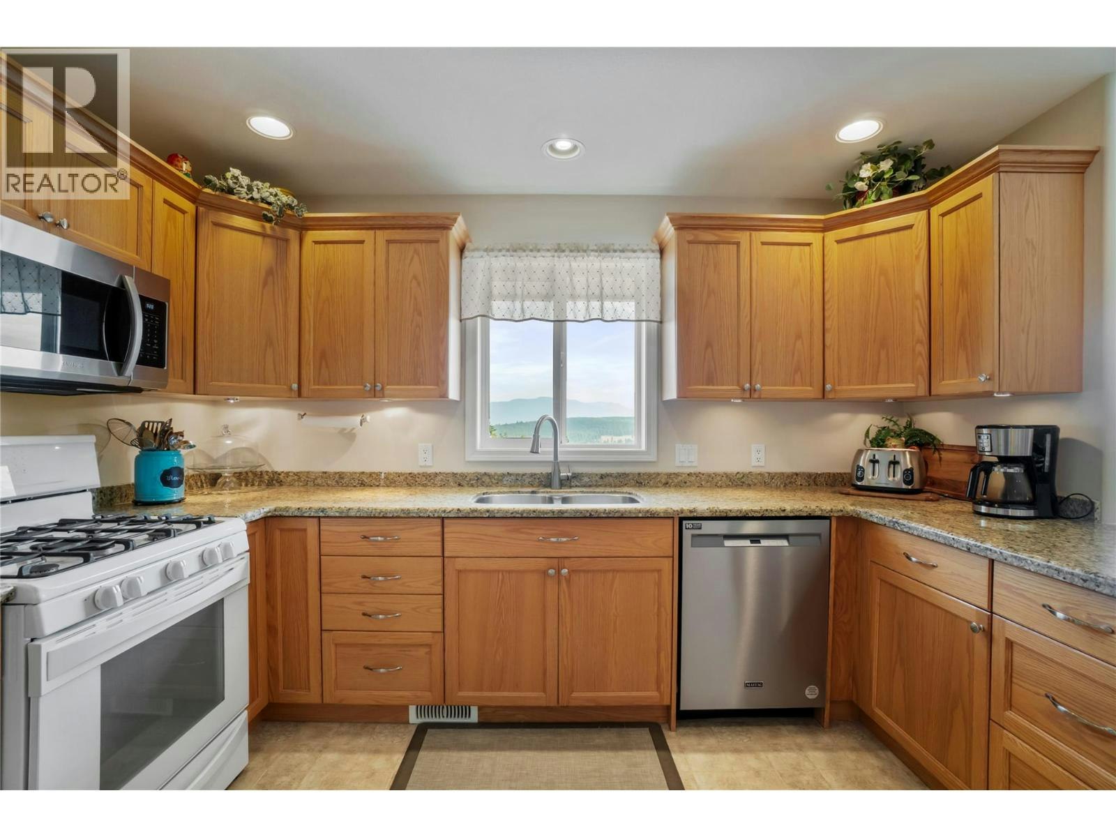 1406 Huckleberry Drive, Sorrento, BC, V0E 2W1 - 9