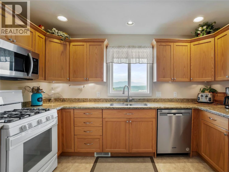 1406 Huckleberry Drive, Sorrento, BC, V0E 2W1 - 9