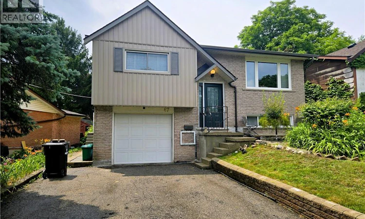 67 Pinemeadow Crescent