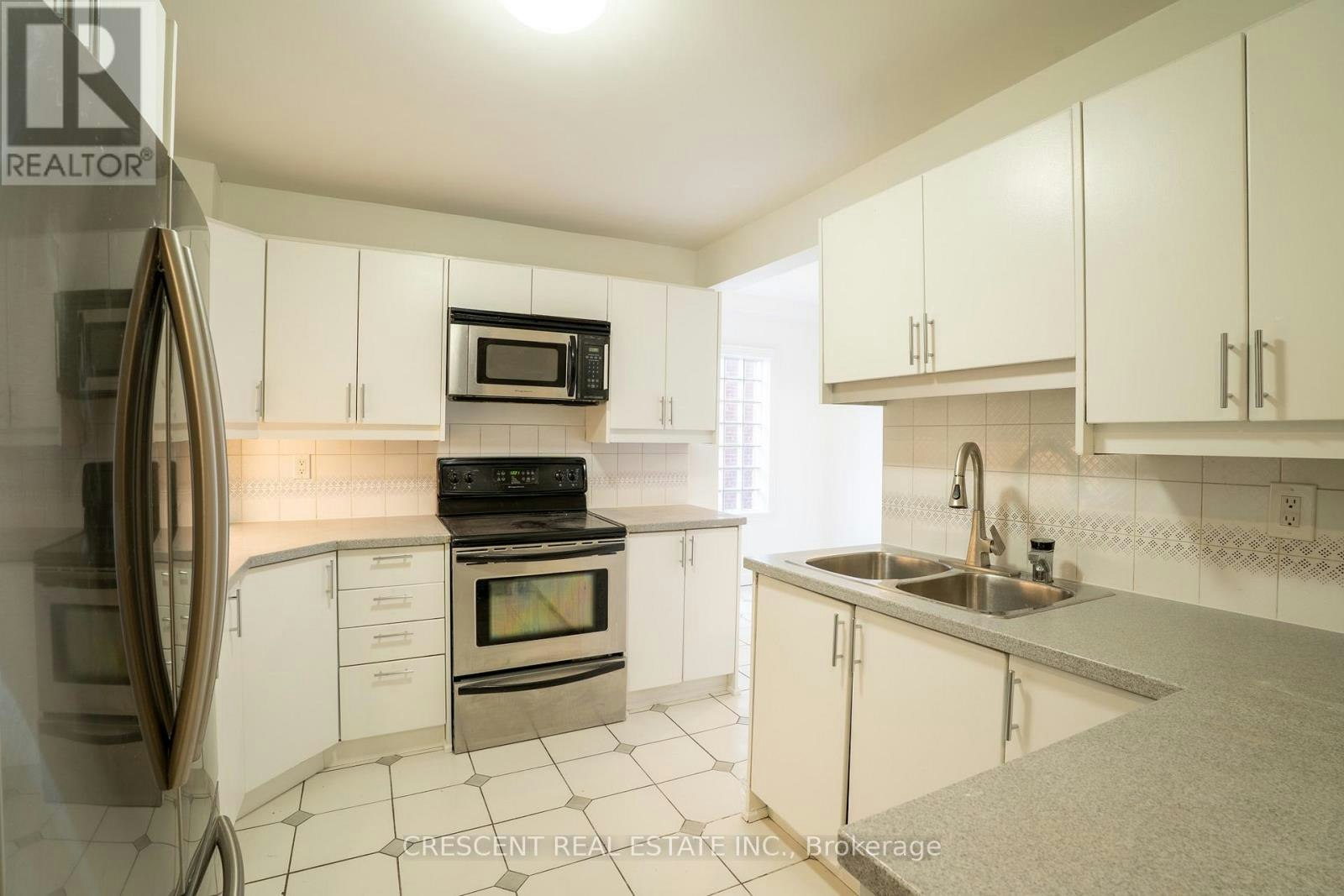 MAIN-520 Prince Edward Drive N, Toronto, ON, M8X 2M5 - 8