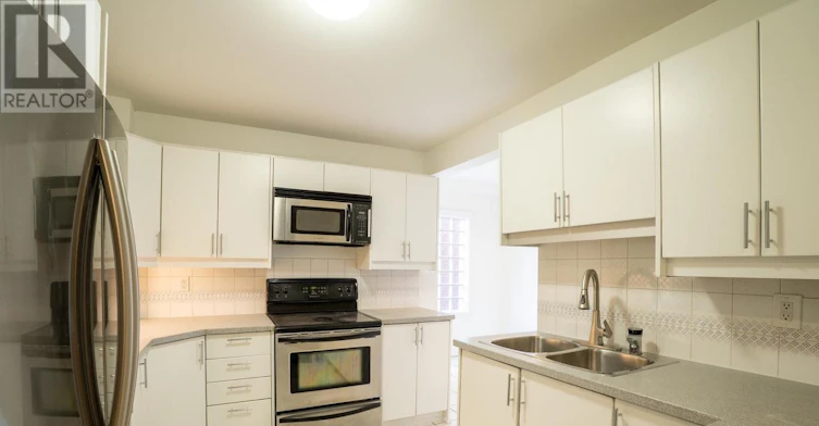 MAIN-520 Prince Edward Drive N, Toronto, ON, M8X 2M5 - 8