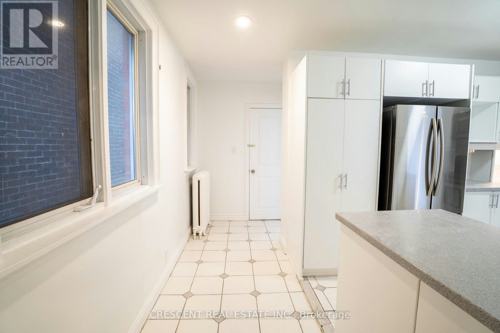 MAIN-520 Prince Edward Drive N, Toronto, ON, M8X 2M5 - 7