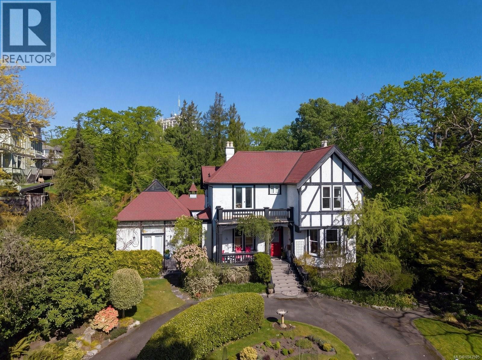 1648 Rockland Avenue, Victoria, BC, V8S 1W7