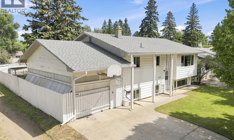 1009 East Centre