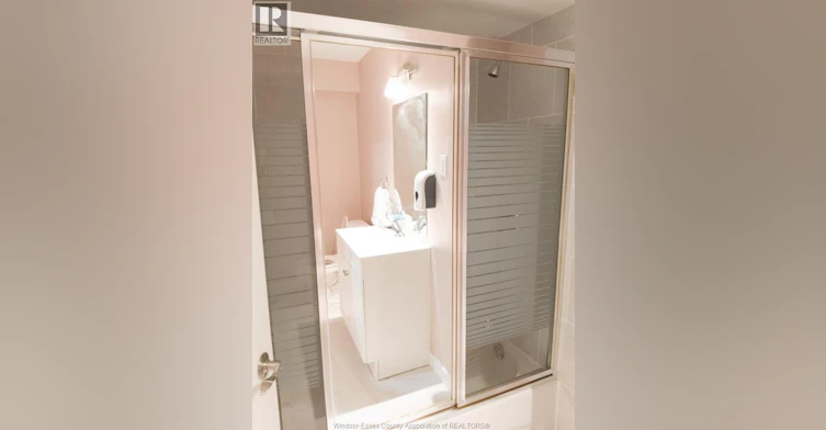4694 Helsinki Crescent, Windsor, ON, N9G 3G2 - 6
