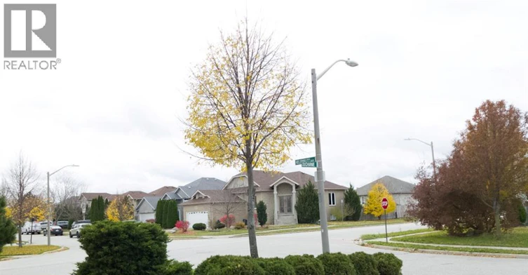 4694 Helsinki Crescent, Windsor, ON, N9G 3G2 - 2