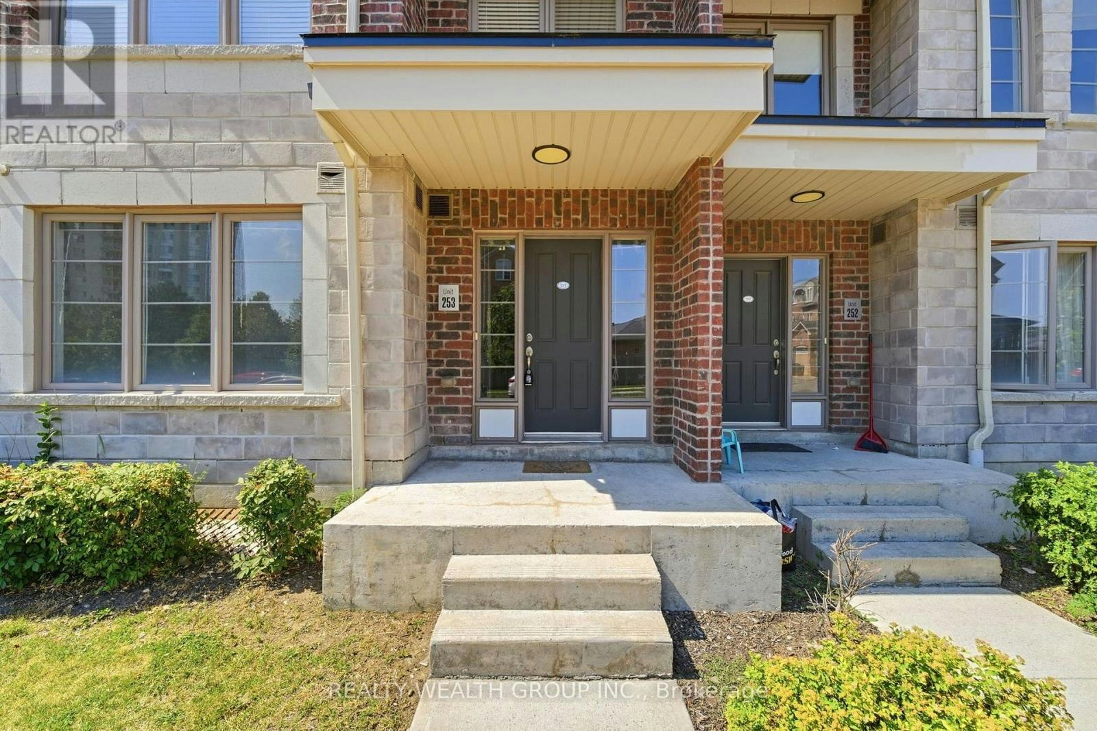 253-60 Parrotta Drive, Toronto, ON, M9M 0E5