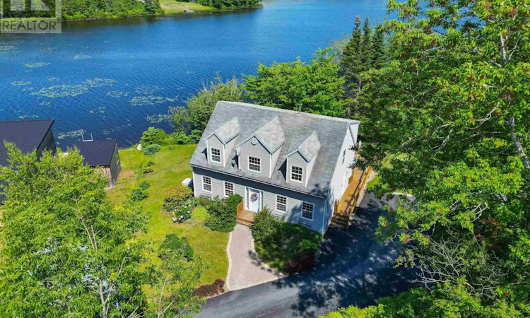 6 Stanford Lake Road