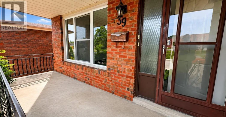 39 Lisgar Court, Hamilton, ON, L8T 4Y4 - 2