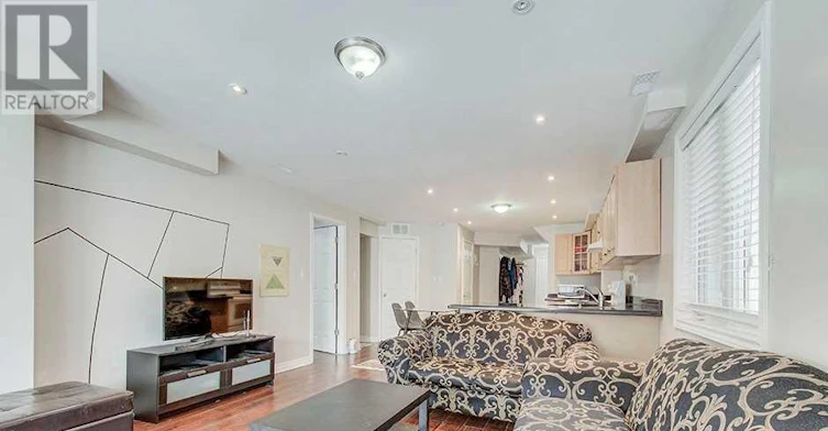 67 Woodbury Crescent S, Newmarket, ON, L3X 2T2 - 2