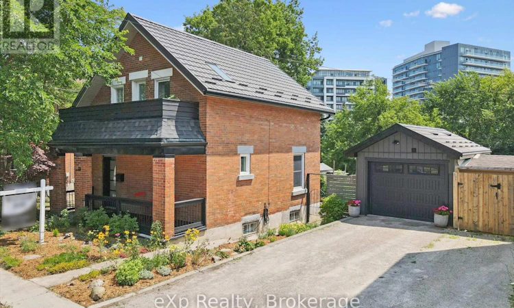 131 Surrey Street E
