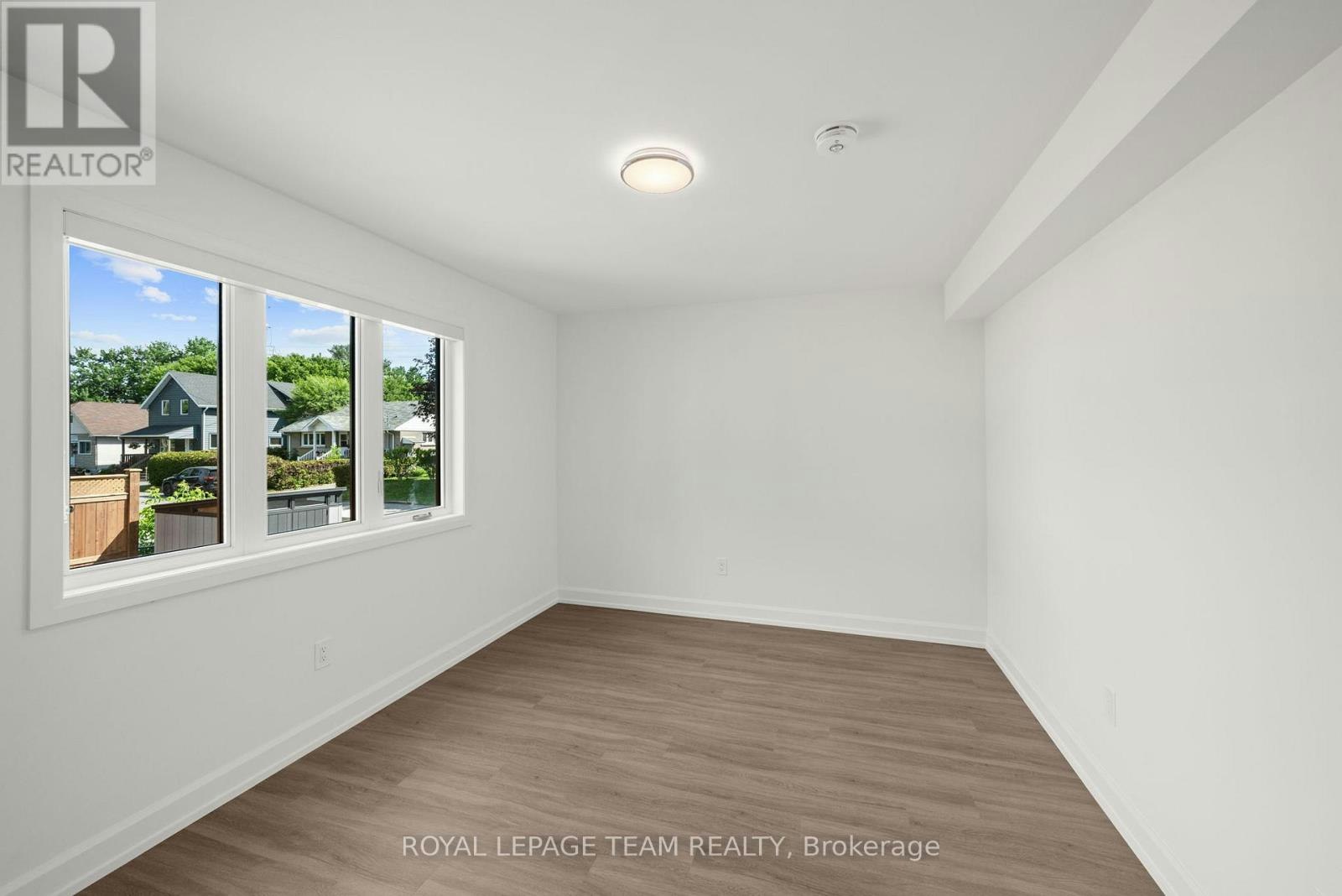 MAIN-998 Hollington Street, Ottawa, ON, K1Z 6K6 - 13
