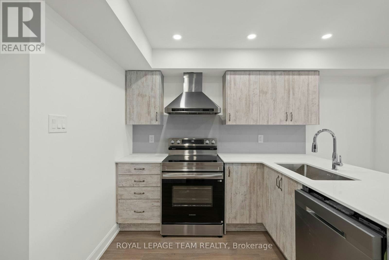 MAIN-998 Hollington Street, Ottawa, ON, K1Z 6K6 - 8
