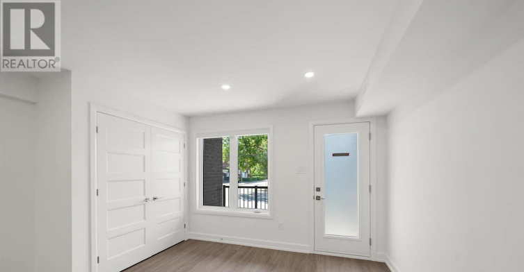MAIN-998 Hollington Street, Ottawa, ON, K1Z 6K6 - 3