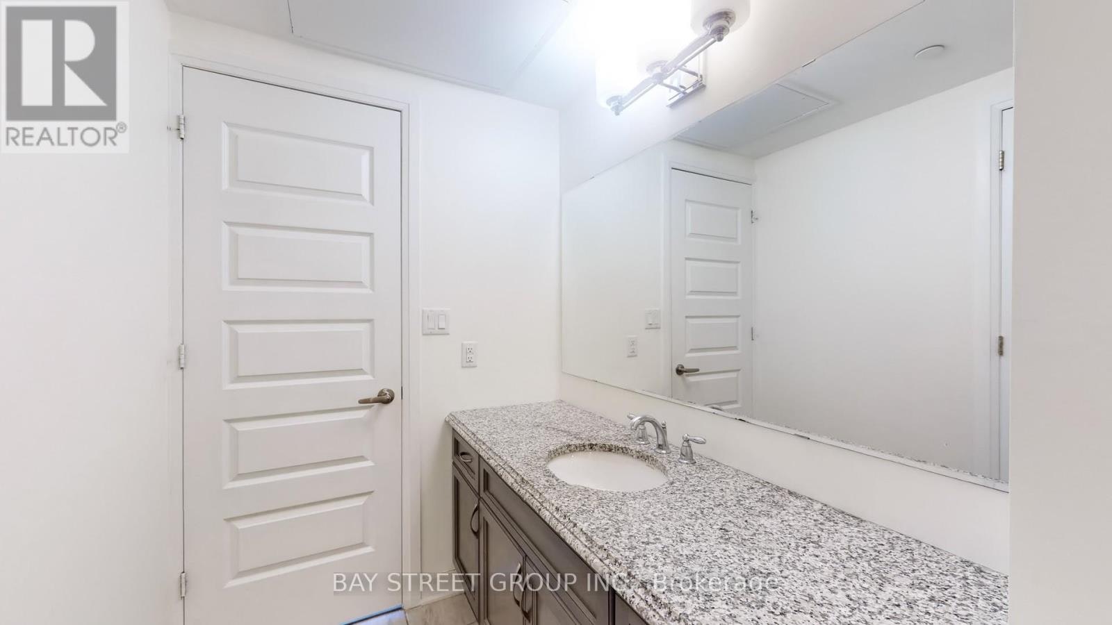 512-2 Adam Sellers Street, Markham, ON, L6B 1P2 - 11