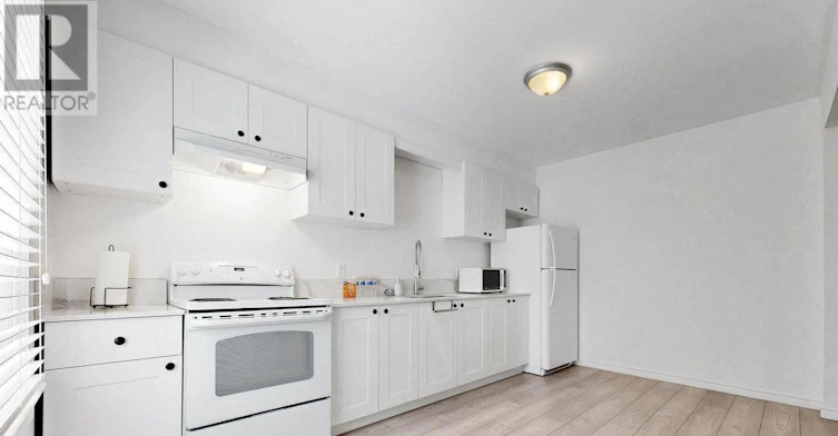 MAIN-119 Essex Street, Toronto, ON, M6G 1T4 - 6