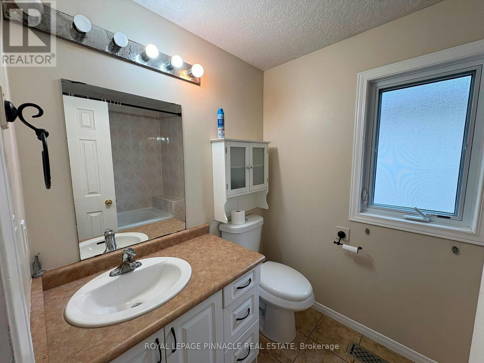 60 Everglade Crescent, Kitchener, ON, N2E 3Y6 - 24