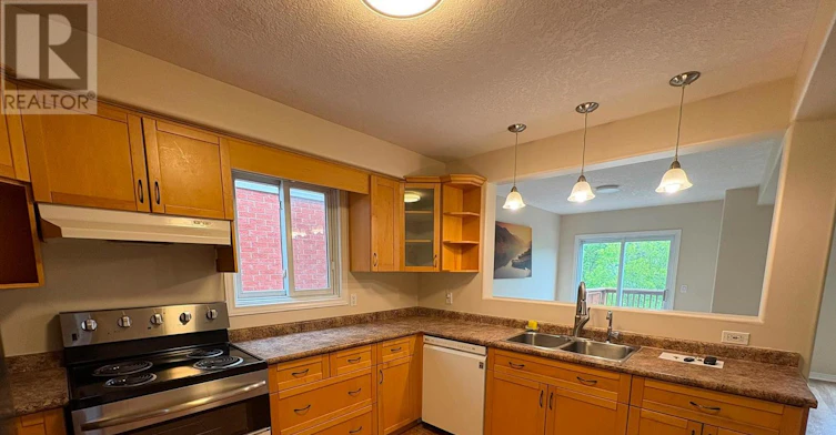 60 Everglade Crescent, Kitchener, ON, N2E 3Y6 - 2