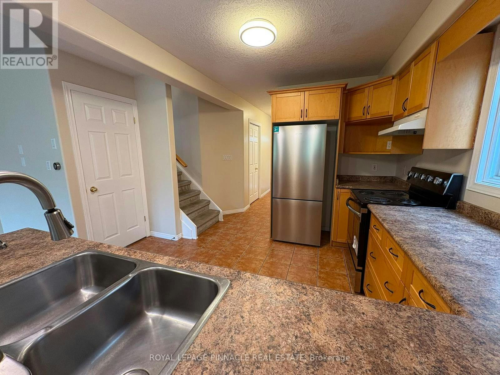 60 Everglade Crescent, Kitchener, ON, N2E 3Y6 - 8