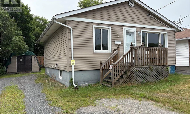 39 Oakwood Avenue