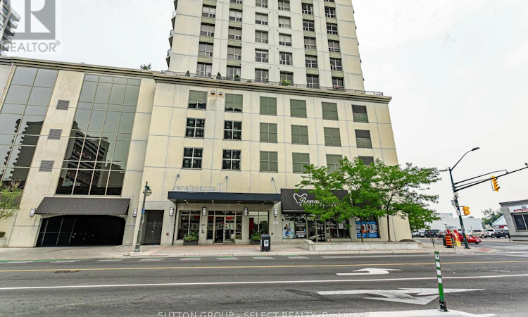 704-330 Ridout Street N