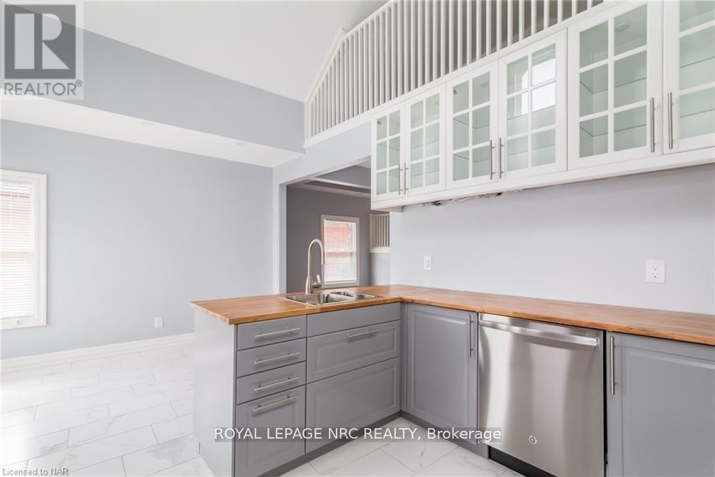 UPPER-6 Clark Street, St. Catharines, ON, L2R 5G2 - 4
