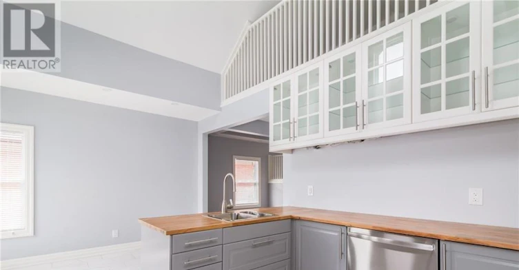 UPPER-6 Clark Street, St. Catharines, ON, L2R 5G2 - 4
