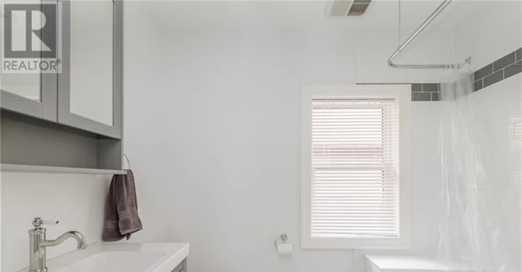 UPPER-6 Clark Street, St. Catharines, ON, L2R 5G2 - 15