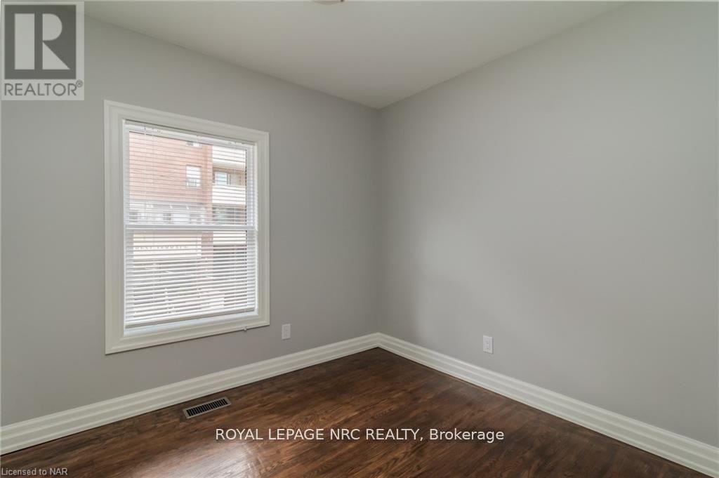 UPPER-6 Clark Street, St. Catharines, ON, L2R 5G2 - 12