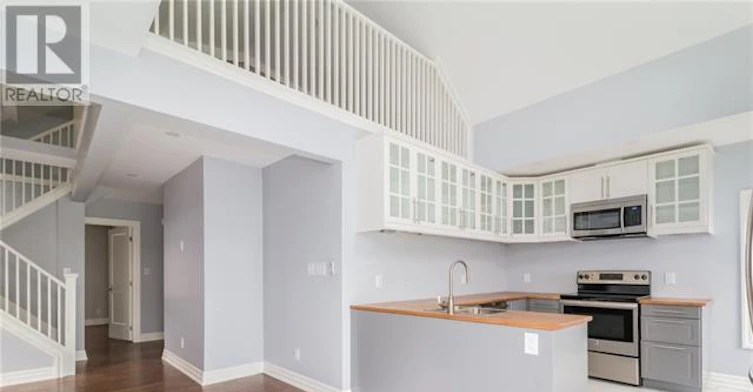UPPER-6 Clark Street, St. Catharines, ON, L2R 5G2
