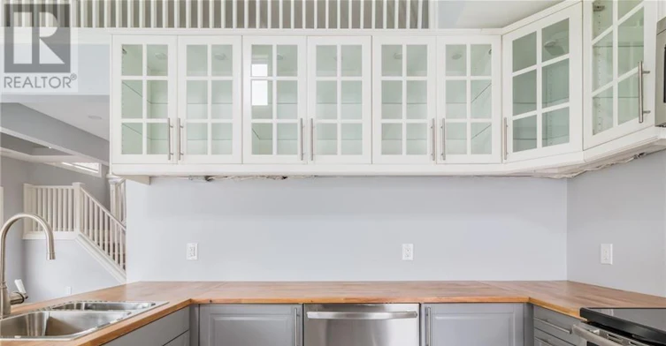 UPPER-6 Clark Street, St. Catharines, ON, L2R 5G2 - 5