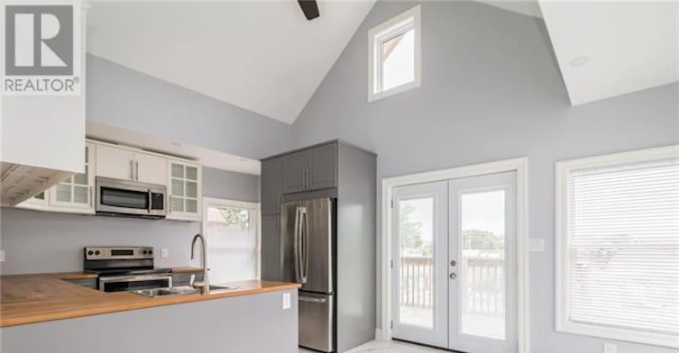 UPPER-6 Clark Street, St. Catharines, ON, L2R 5G2 - 2