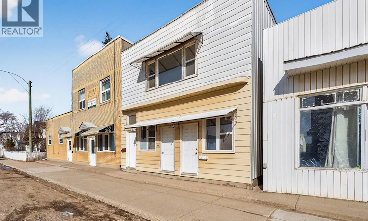 308-312 Fairford Street W