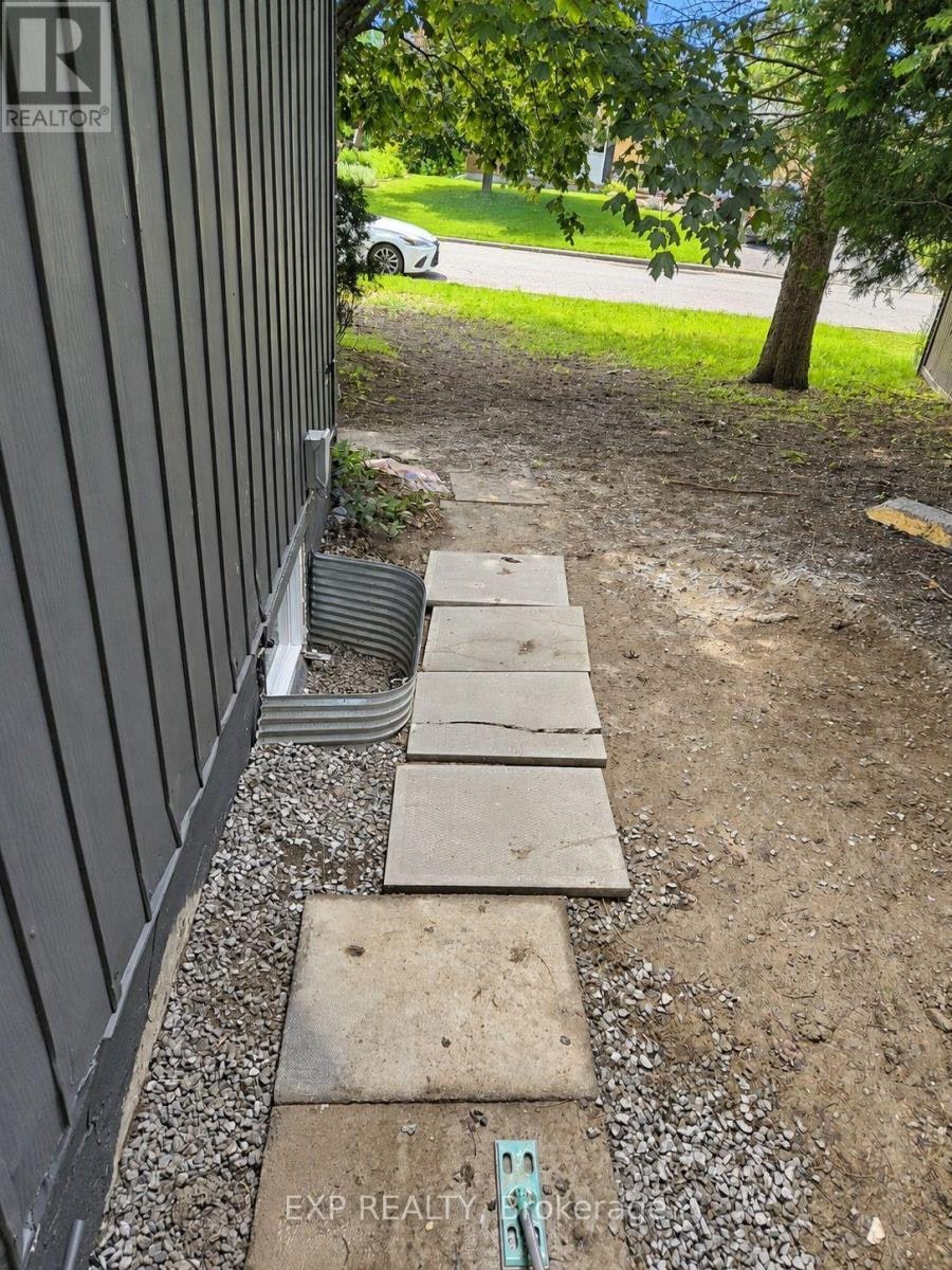 A-428 Hatfield Crescent, Ottawa, ON, K1E 1M8 - 2