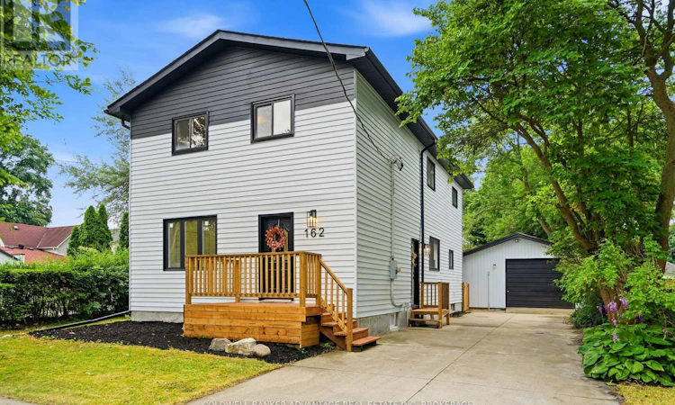 162 Dufferin Street E