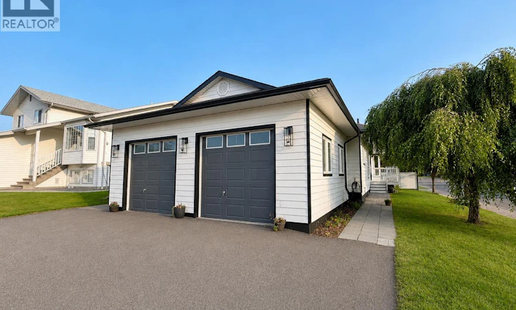 1411 Driftwood Crescent