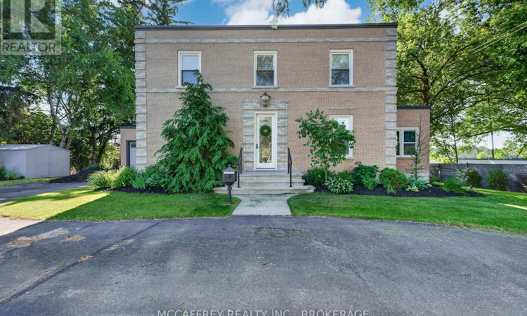 442 Dundas Street W