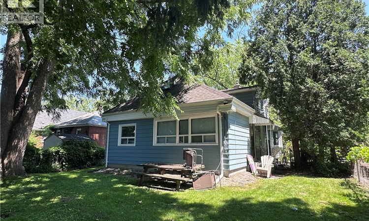 9 Norfolk Street N