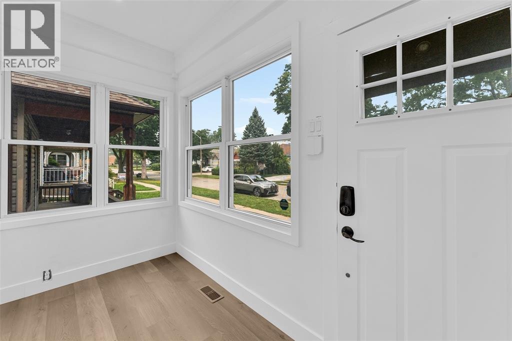 497 Mckay Avenue, Windsor, ON, N9B 1Z7 - 4