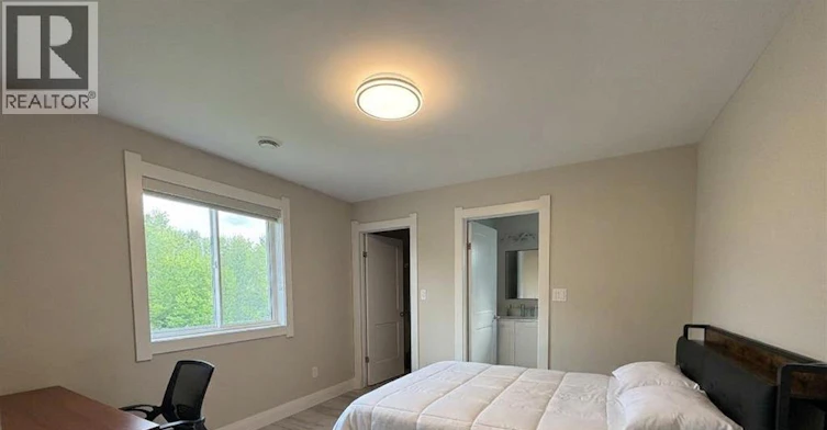 Front-Room 1-5-917 Mckay Avenue, Windsor, ON, N9B 2A4 - 15