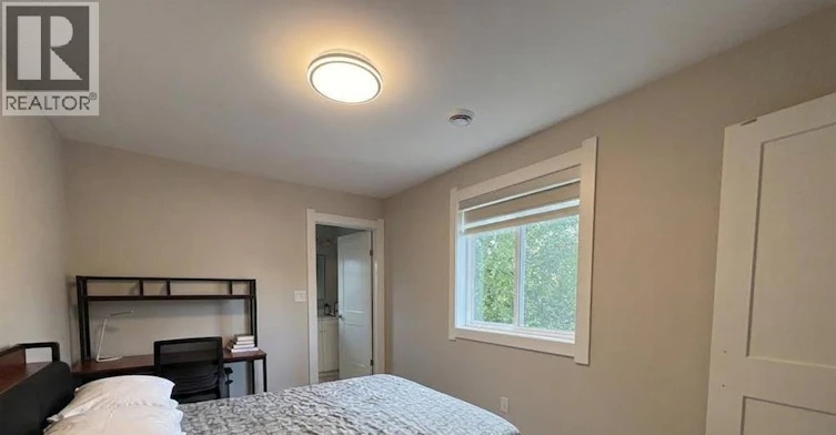 Front-Room 1-5-917 Mckay Avenue, Windsor, ON, N9B 2A4 - 11