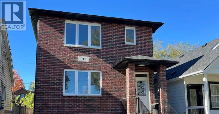 Front-Room 1-5-917 Mckay Avenue, Windsor, ON, N9B 2A4 - 3