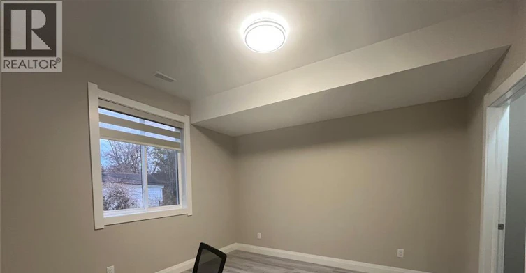 Front-Room 1-5-917 Mckay Avenue, Windsor, ON, N9B 2A4 - 12