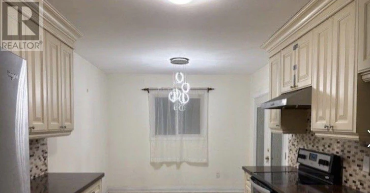 70 Hunt ( Main Floor Avenue, Richmond Hill, ON, L4C 4G9 - 3