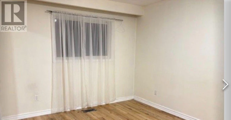 70 Hunt ( Main Floor Avenue, Richmond Hill, ON, L4C 4G9 - 4